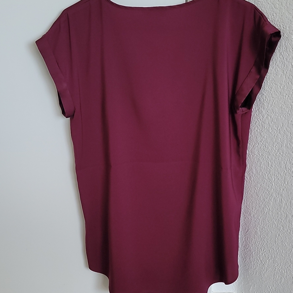 Express size M silky V-Neck Tee - Picture 2 of 2